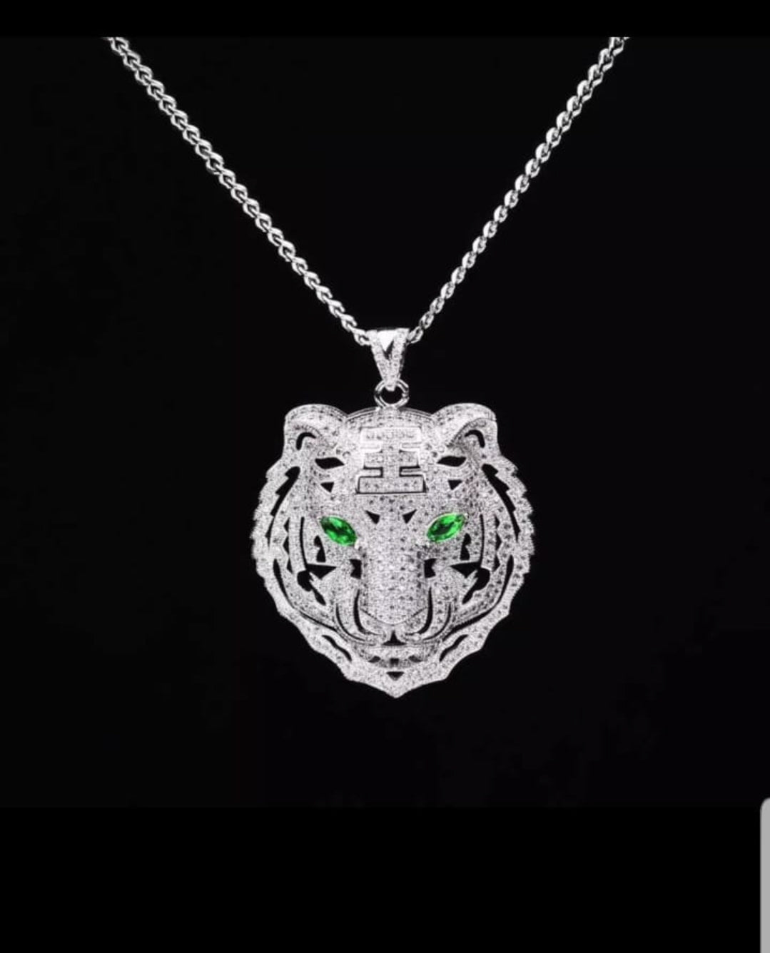 GREEN EYES TIGER PENDANT